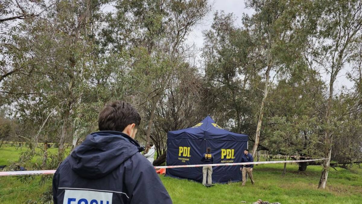 Uno con múltiples disparos, el otro amarrado en sábana: Esto es lo que se sabe sobre el hallazgo de dos cuerpos en Lampa