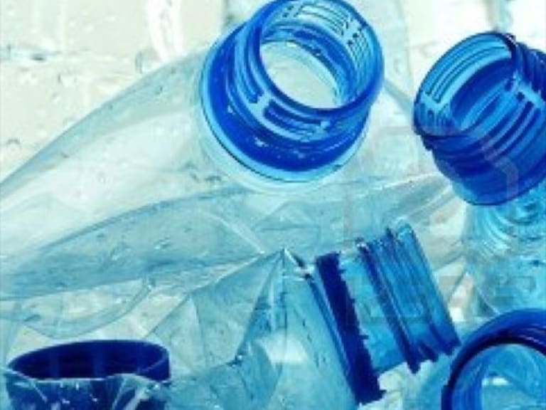 Hombre perdió su pene por masturbarse con una botella