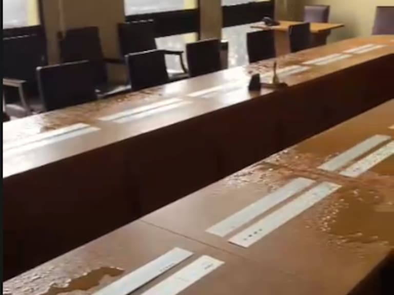 Filtraciones por lluvias afectan salas y biblioteca del Congreso en Valparaíso