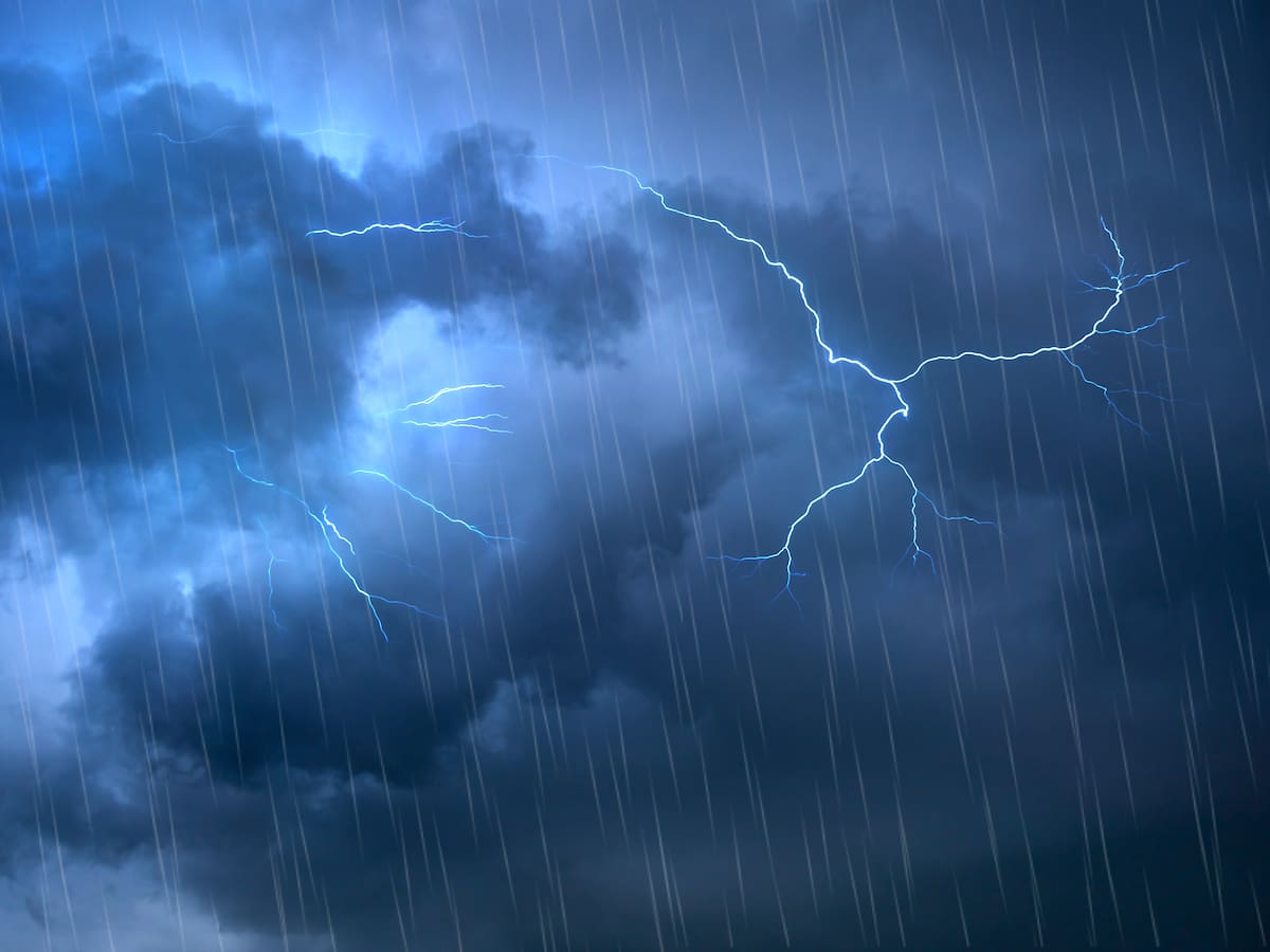 Lluvia y tormentas eléctricas en Santiago: a esta hora se reanudarán las precipitaciones hoy jueves