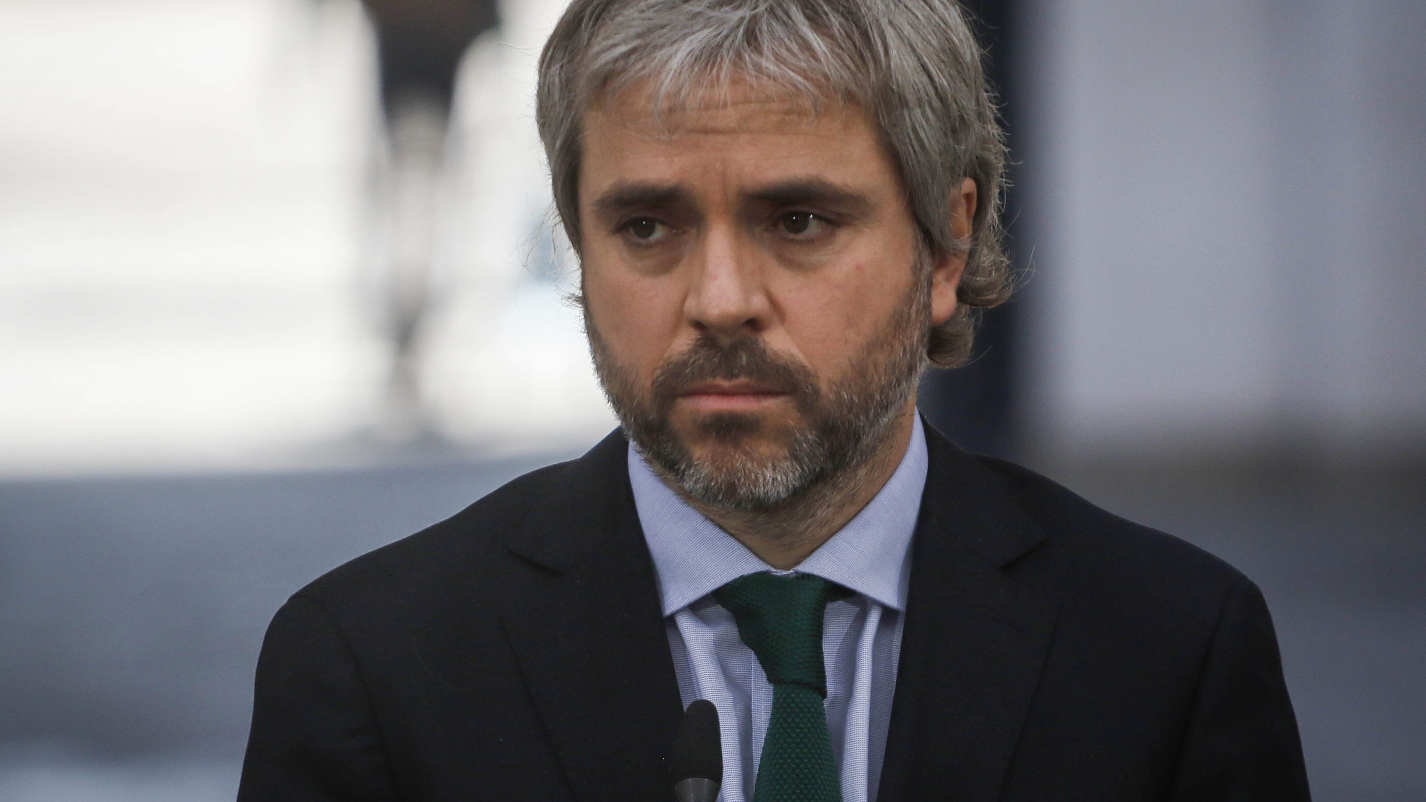 Los difíciles nueve meses de Gonzalo Blumel en el Ministerio del Interior