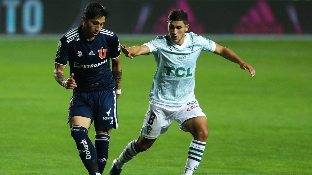 03 DE MAYO DE 2021/RANCAGUACamilo Moya (i) , durante el partido valido por la sexta fecha del Campeonato Nacional AFP PlanVital 2021, entre Universidad de Chile y Santiago Wanderers, disputado en el Estadio El Teniente.
FOTO: SEBASTIAN ORIA/AGENCIAUNO