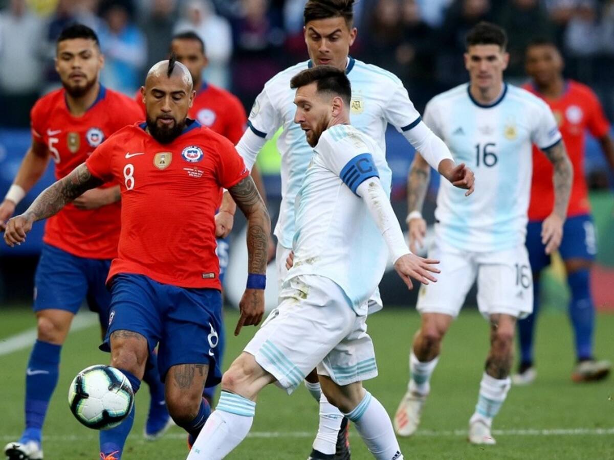 Arturo Vidal celebró con la camiseta de Argentina y arremetió con todo contra Kylian Mbappé