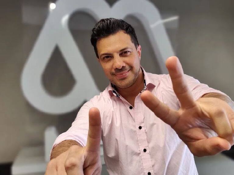 «Lo di todo, no me queda nada pendiente»: Simón Oliveros deja Mega tras 12 años en el canal