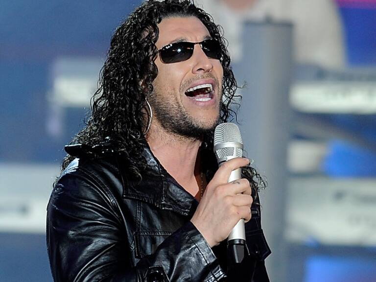 Tras lanzar cover de «Estrechez de corazón»: Leo Rey anuncia álbum de reversiones de hits de los 90