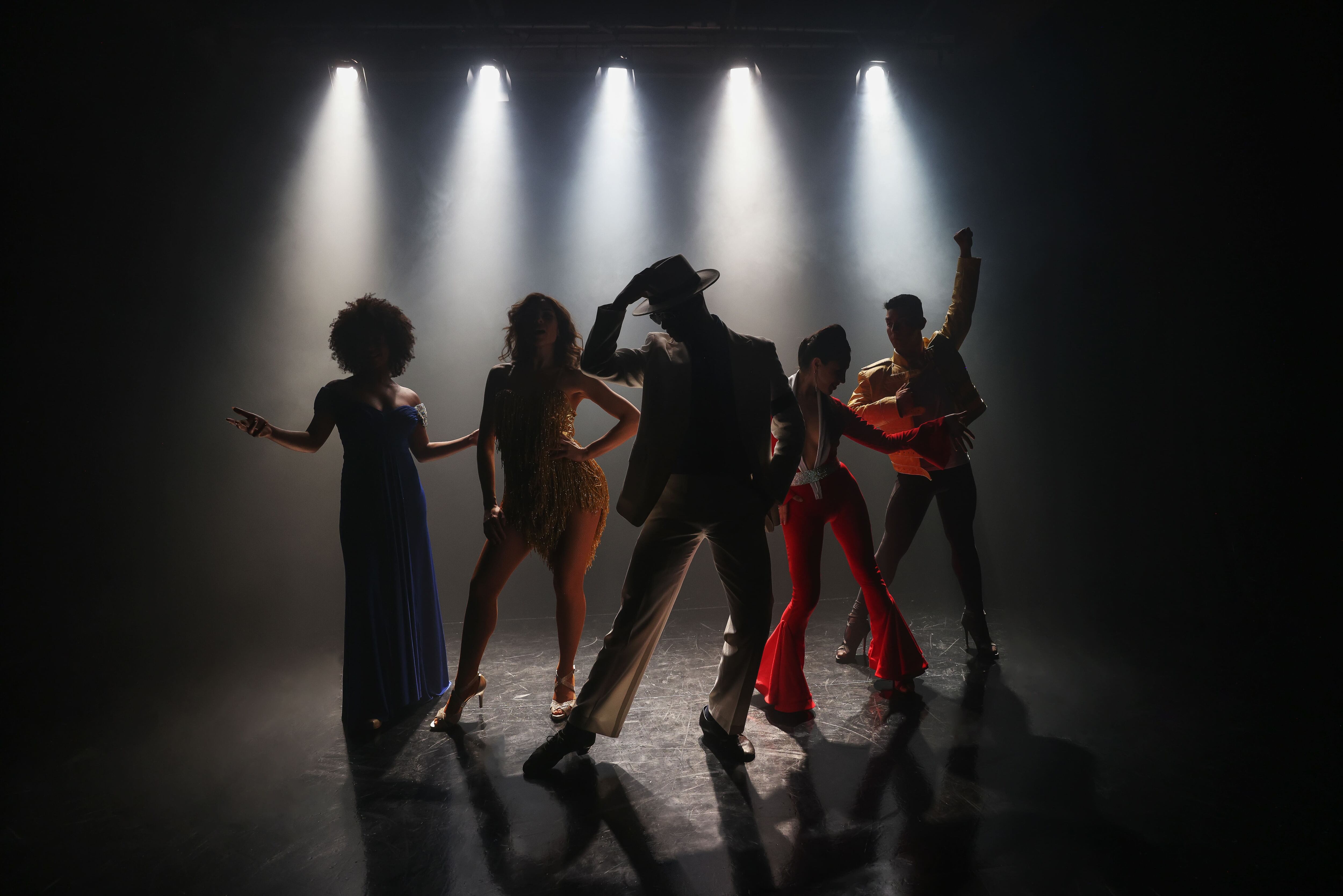 "Leyendas, Luces y Baile"