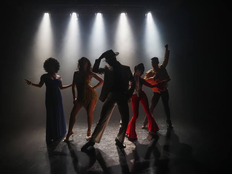 "Leyendas, Luces y Baile"