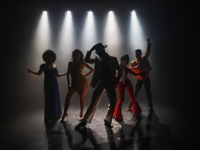 "Leyendas, Luces y Baile"