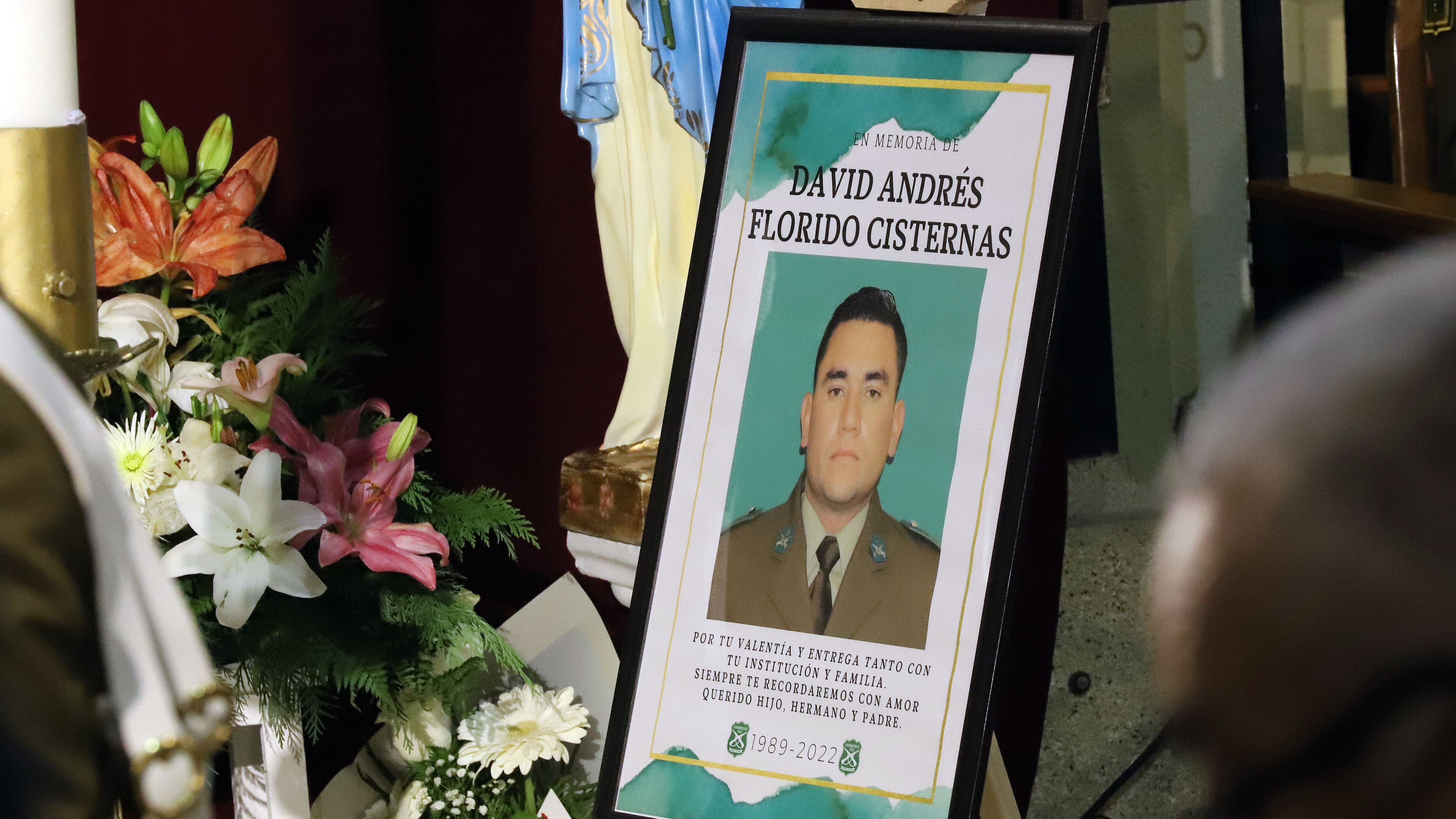 13 DE JUNIO DE 2022/QUILPUEEn la Parroquia de Quilpue se realizo la misa por el eterno descanso del Carabinero David Florido Cisternas, luego sus restos fueron trasladados al Cementerio Parque del Sendero en Quilpue.
FOTO: MANUEL LEMA OLGUIN/AGENCIAUNO