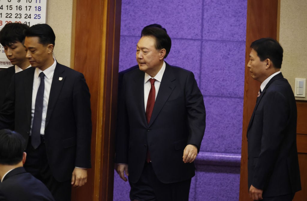 Yoon Suk Yeol, el suspendido presidente de Corea del Sur, llega hasta el tribunal constitucional para ver la sesión sobre su juicio político en el parlamento