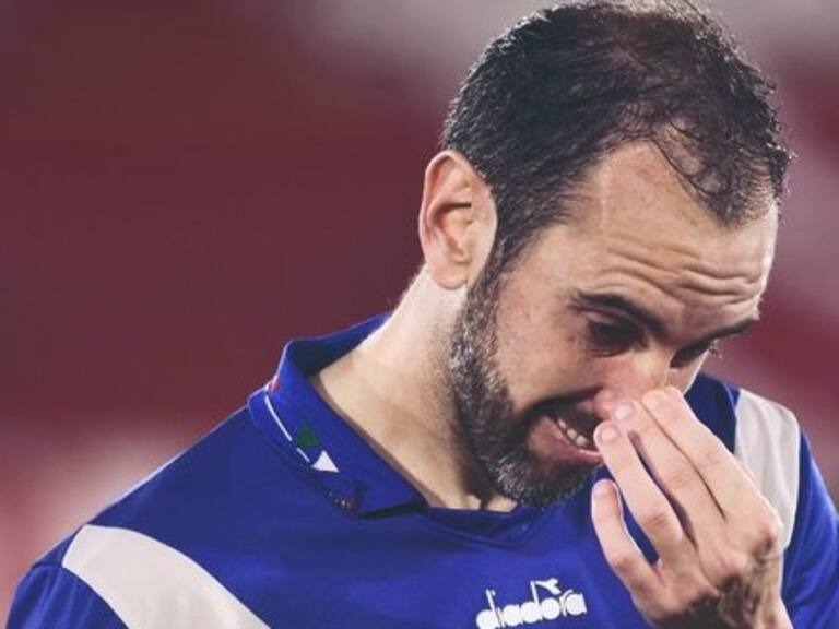 Diego Godín se despidió del fútbol entre lágrimas
