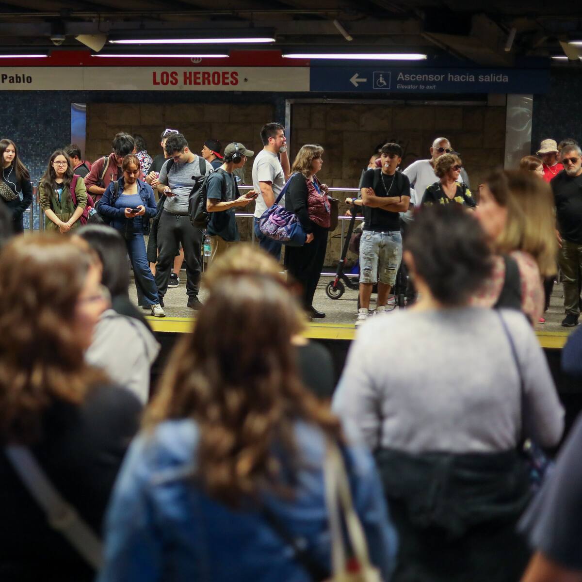Llevas más de una hora afectada: falla en Linea 1 de Metro provoca retrasos y demoras