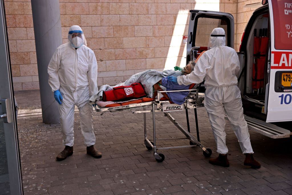 Un paciente con Covid-19 ingresa de urgencia a un hospital de Jerusalén