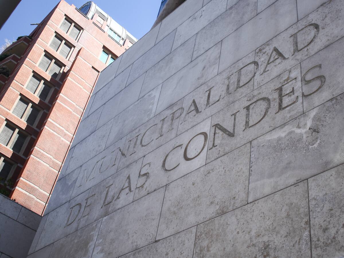Auditoría externa revela que en Las Condes se gastaron $45 mil millones en pagos de horas extra entre 2018 y 2023