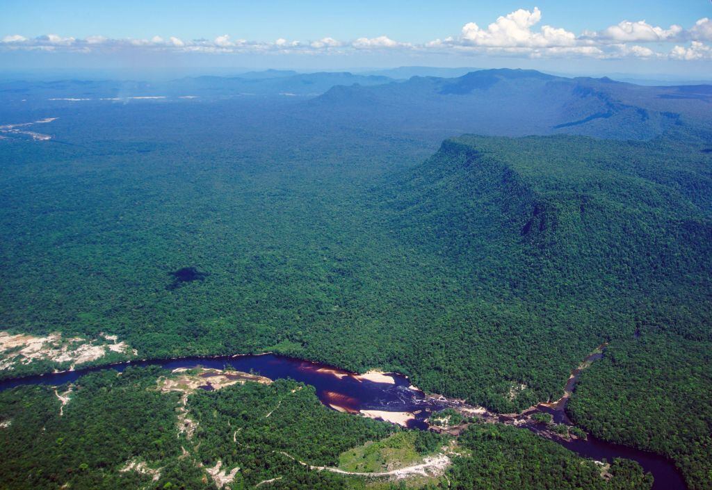 El río Potaro en la zona de disputa del Esequibo en Sudamérica