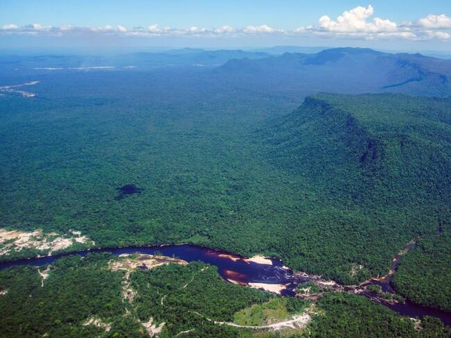 El río Potaro en la zona de disputa del Esequibo en Sudamérica