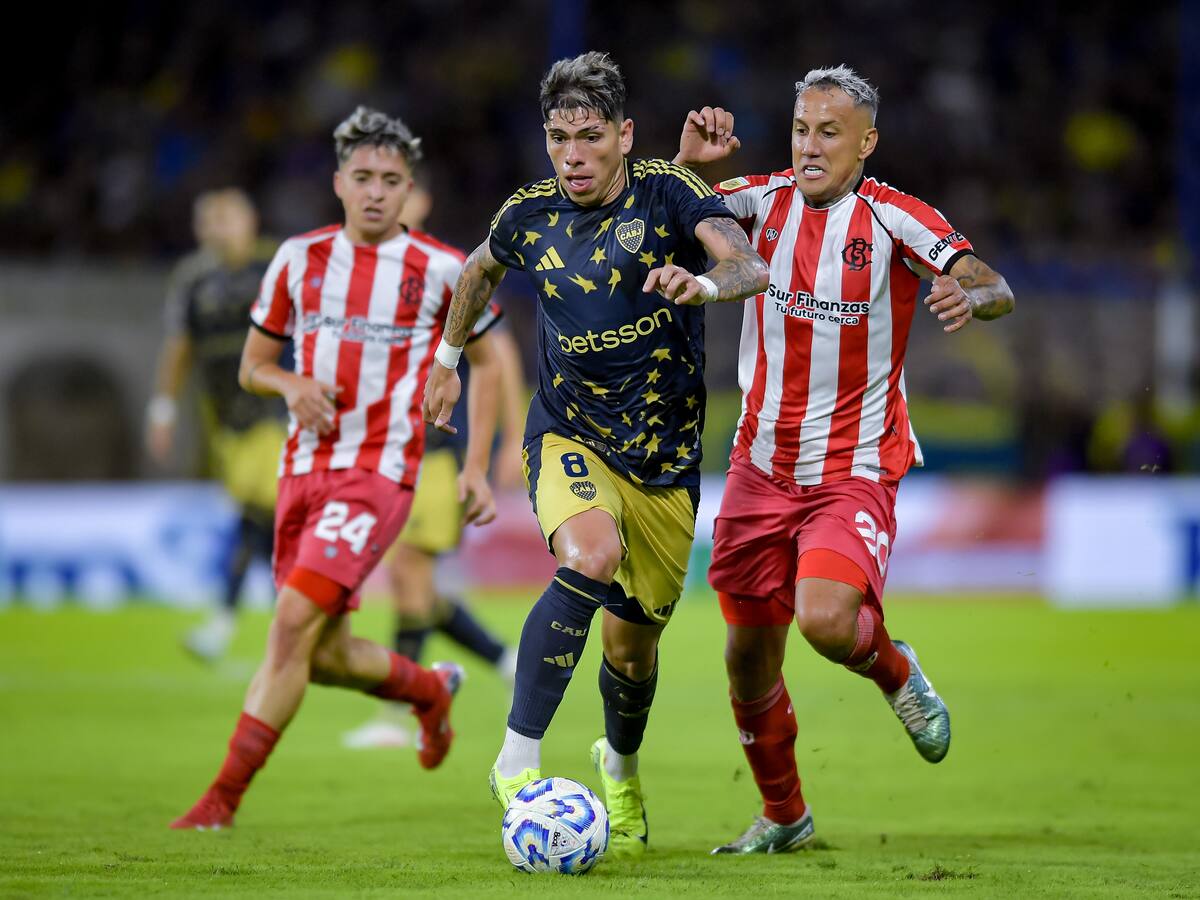 Carlos Palacios vuelve a ser titular en la victoria que deja a Boca Juniors como líder de su grupo en Argentina