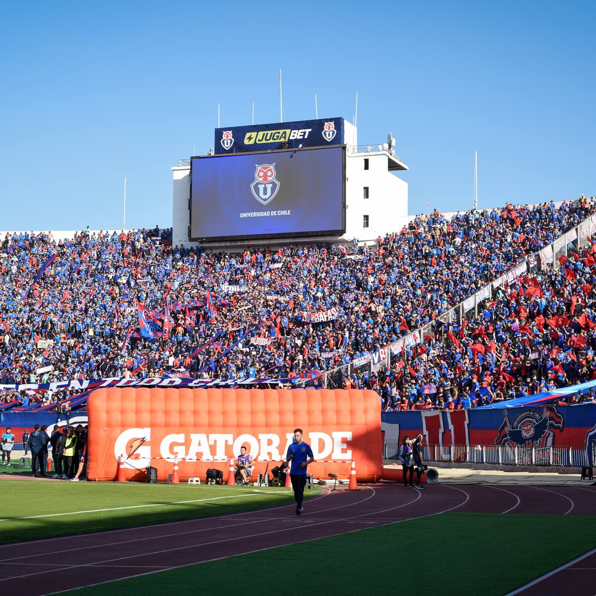 Ex U de Chile alza la voz por entradas caras y lanza advertencia a Azul Azul: “El estadio no se va a llenar si siguen subiendo los precios”