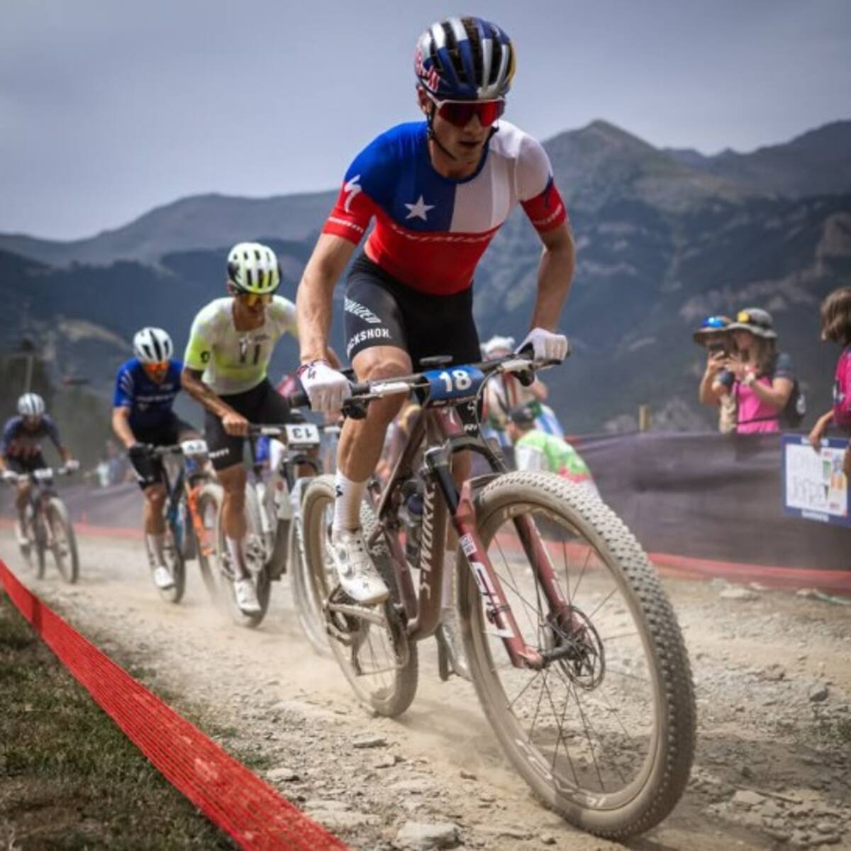 Martín Vidaurre logra un top 10 en la última fecha del ciclismo MTB pese a competir lesionado