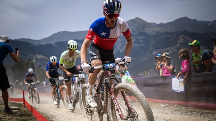Martín Vidaurre logra un top 10 en la última fecha del ciclismo MTB pese a competir lesionado