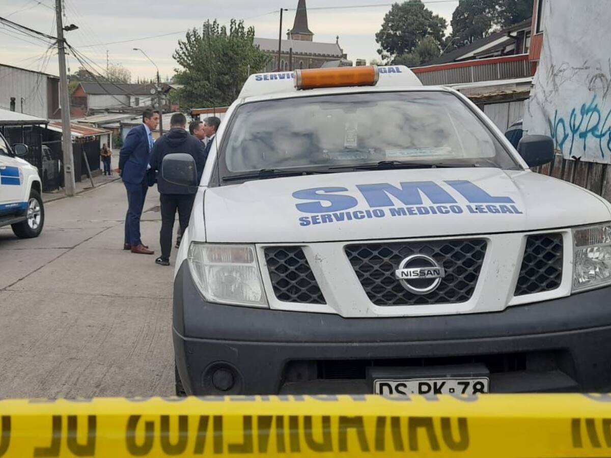“Habría muchas personas”: lo que se sabe del homicidio del estudiante que murió apuñalado afuera de liceo en Lota