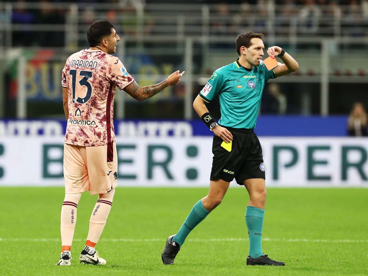 Guillermo Maripán es expulsado en la visita del Torino al Inter de Milán