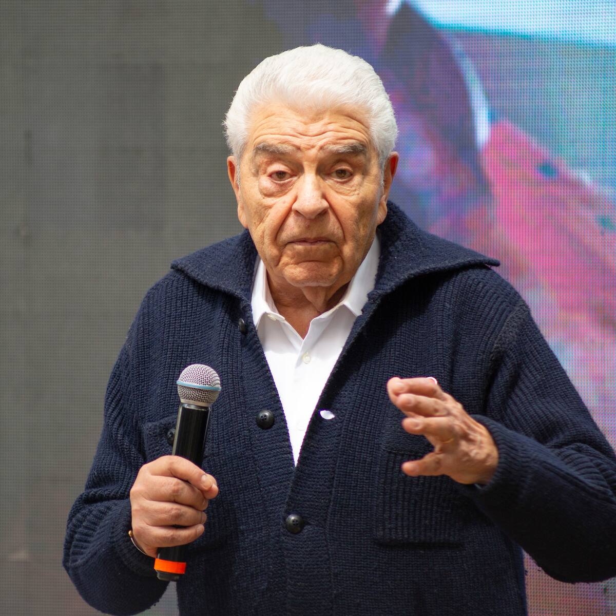 Don Francisco lanza su primer reguetón tras ser homenajeado por Arcángel con canción en su nombre