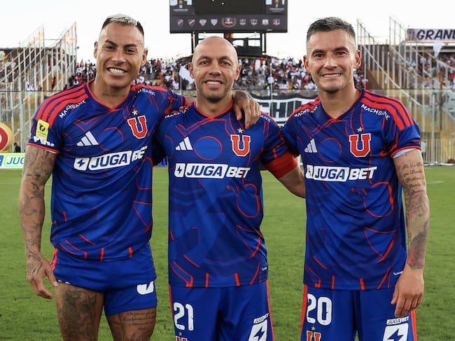 Vargas, Dïaz y Aránguiz celebrando en Macul
