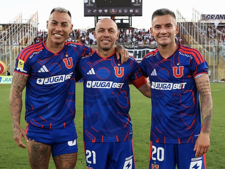Vargas, Dïaz y Aránguiz celebrando en Macul