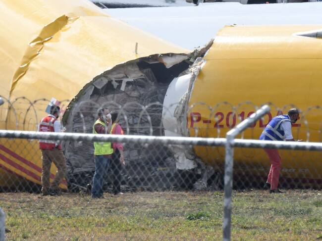 Avión de DHL se quiebra en el aeropuerto internacional Juan Santamaría