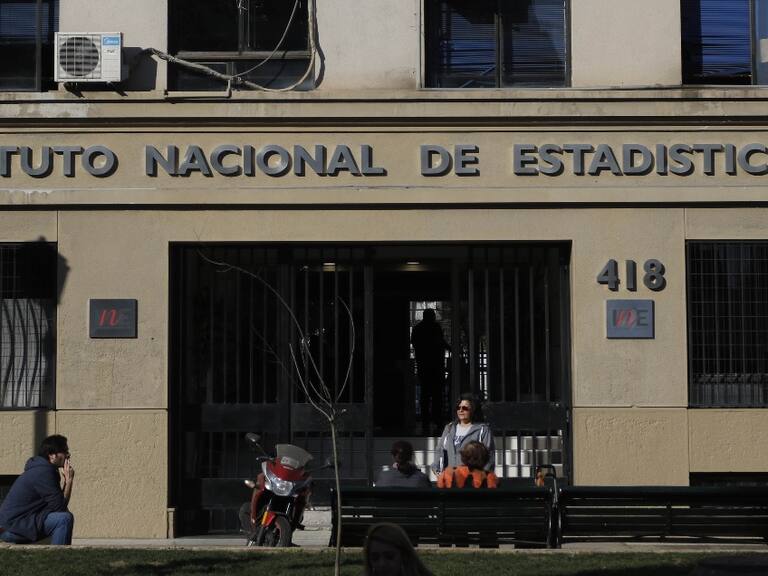 Población extranjera residente en Chile aumentó un 1,5% en 2021 según INE: Venezuela representa el mayor grupo