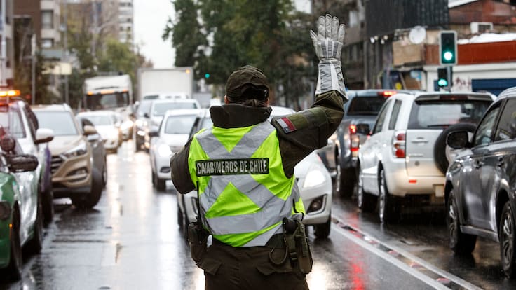 Restricción vehicular en Chile 2026: qué vehículos no pueden circular hoy viernes 15 de mayo en Santiago
