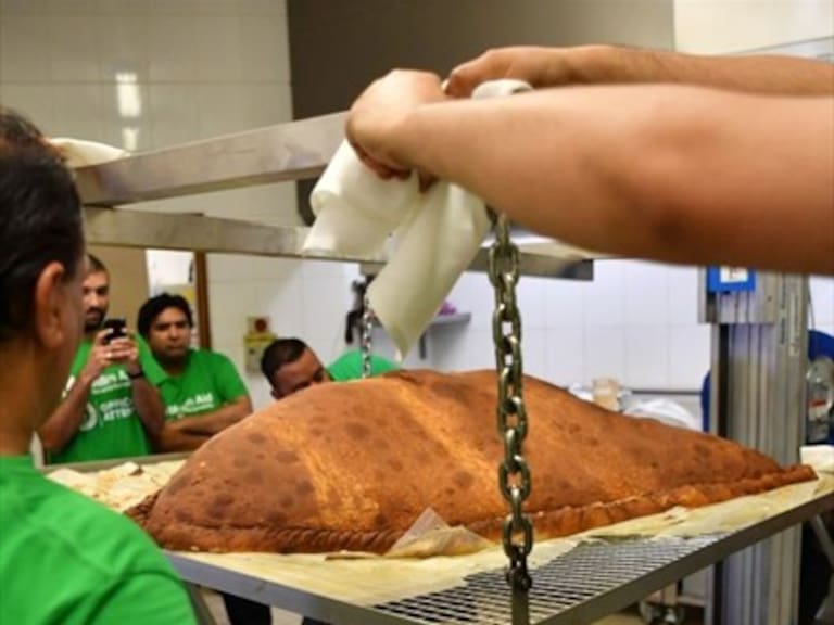 Récord Guiness para la empanada más grande del mundo: 153 kilogramos