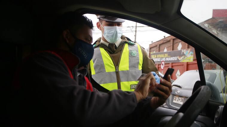 19 de marzo del 2021/SantiagoCarabineros de Chile realiza fiscalización en la comuna de la Florida tras volver a cuarentena
FOTO: KARIN POZO/AGENCIAUNO