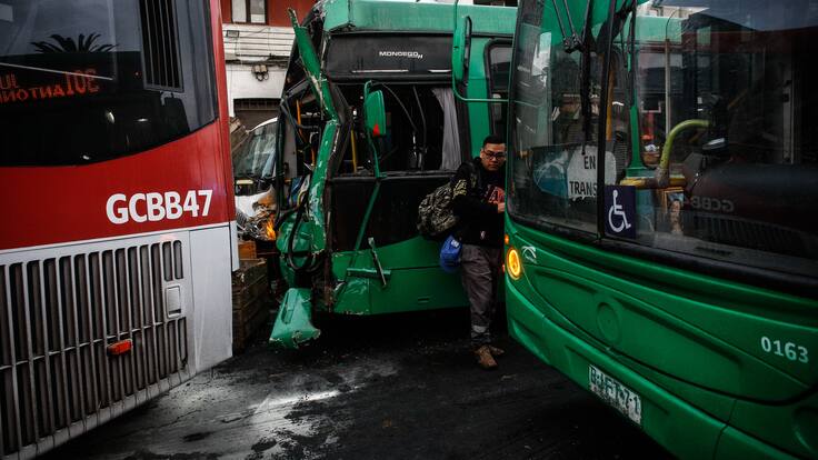Qué se sabe sobre el choque múltiple entre buses del transporte público registrado en Recoleta