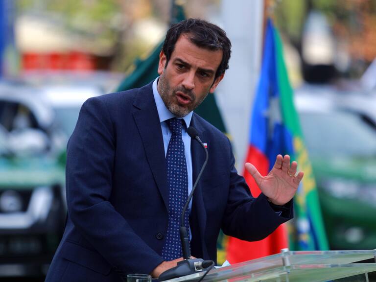 30 de Diciembre del 2020/ SANTIAGO
El ministro del Interior, Rodrigo Delgado junto al alcalde de La Florida Rodolfo Carter, participan en la entrega de 20 patrullas blindadas por parte de la comuna a Carabineros para reforzar el trabajo policial en la comuna, esto esto a propósito del incremento de delitos violentos como “portonazos” y “encerronas”, en medio de la pandemia de covid-19.
Fotos: JOSÉ FRANCISCO ZUÑIGA/ AGENCIAUNO