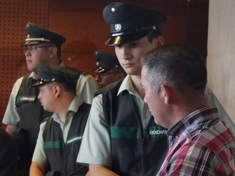 Carabinero acusado de atropello fatal contra hincha albo quedó con arraigo nacional y firma semanal