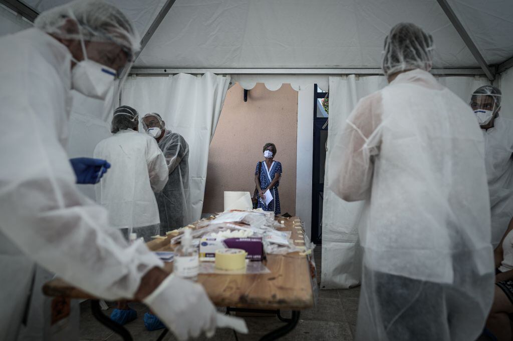 Un equipo médico prepara testeos masivos en Francia