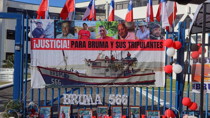 “Nos vamos con el corazón roto”: familiares despiden en alta mar a pescadores del Bruma tras finalizar búsqueda