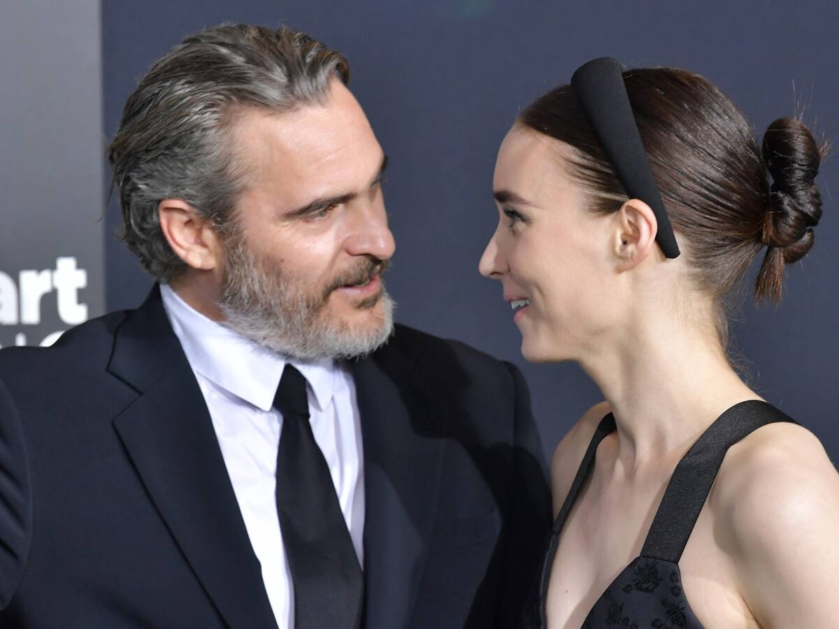 Medios internacionales aseguran que Joaquin Phoenix y Rooney Mara estarían esperando un bebé