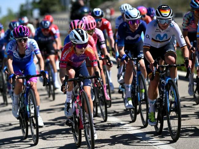 Prohíben a deportistas transgénero en pruebas femeninas del ciclismo ...