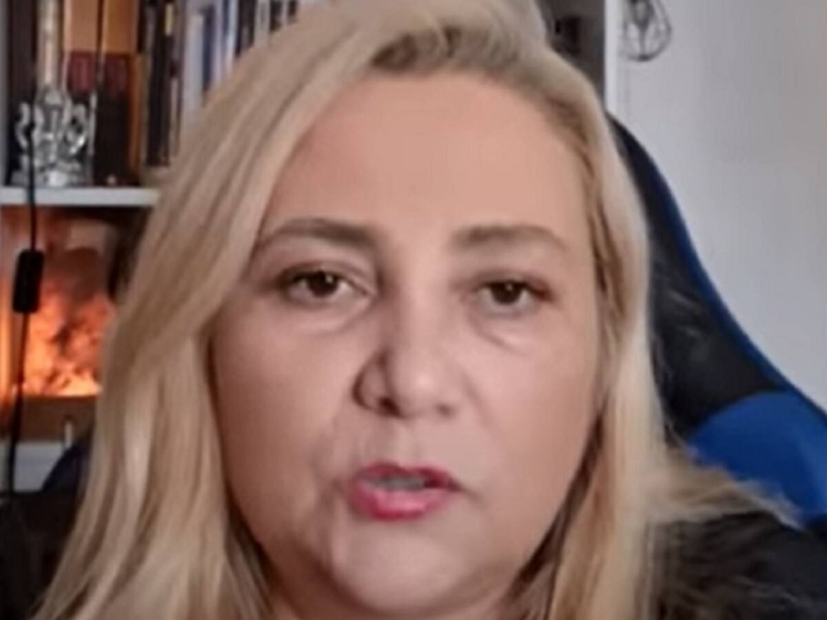 Una predicción sobre Chile: Latife Soto muestra la carta de tarot que le censuraron en un programa de TV