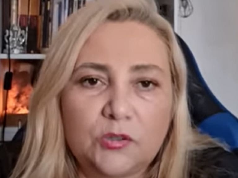 Una predicción sobre Chile: Latife Soto muestra la carta de tarot que le censuraron en un programa de TV