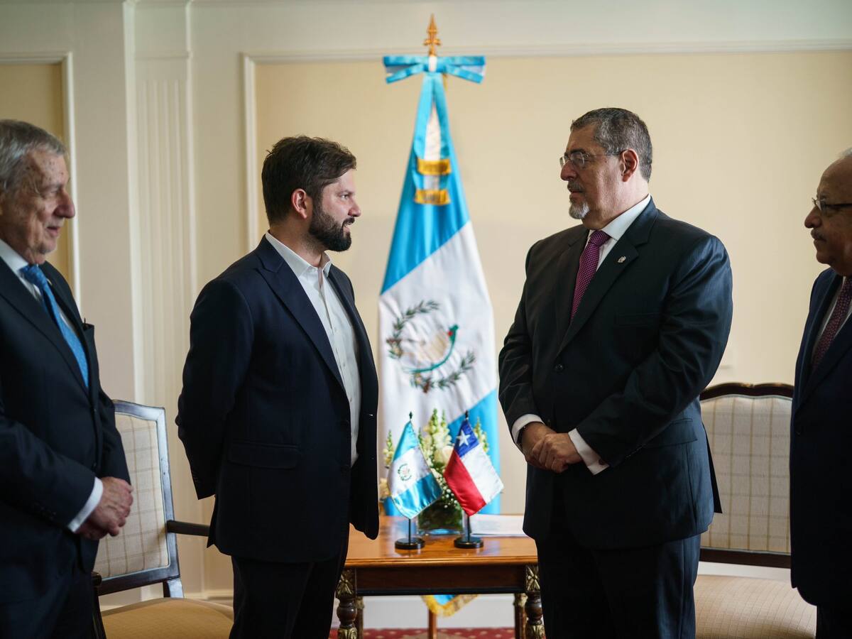 “¡Democracia siempre!”: Presidente Boric y otros mandatarios respaldan a Bernardo Arévalo ante postergación de su asunción al poder en Guatemala