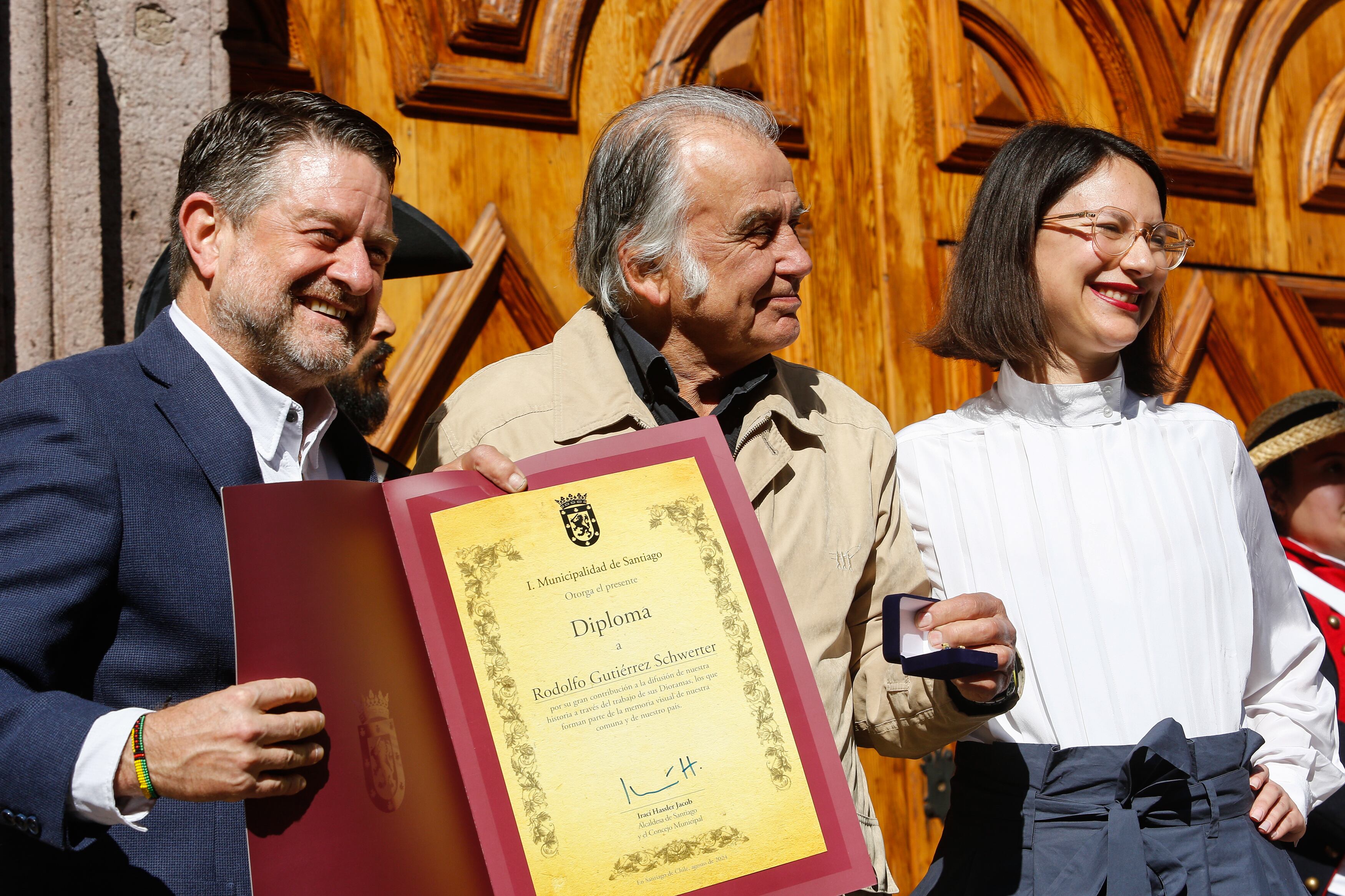 31 DE AGOSTO DE 2024 / SANTIAGOLuego de 14 años cerrado, el gobernador de Santiago, Claudio Orrego, la alcaldesa de Santiago, Irací Hassler y el embajador de Brasil en Chile, Paulo Pacheco, reinauguran el Museo Casa Colorada. Junto al artista nacional Rodolfo Gutiérrez “Zerreitug”, quien realiza dioramas históricos tallados en madera, que se exhiben en museos de Chile y estaciones del metro de Santiago.
FOTO: DIEGO MARTIN/AGENCIAUNO