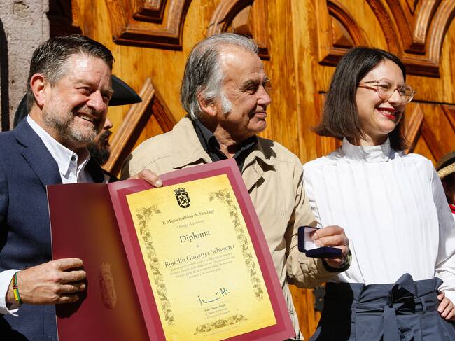 31 DE AGOSTO DE 2024 / SANTIAGO
Luego de 14 años cerrado, el gobernador de Santiago, Claudio Orrego, la alcaldesa de Santiago, Irací Hassler y el embajador de Brasil en Chile, Paulo Pacheco, reinauguran el Museo Casa Colorada. Junto al artista nacional Rodolfo Gutiérrez “Zerreitug”, quien realiza dioramas históricos tallados en madera, que se exhiben en museos de Chile y estaciones del metro de Santiago.
FOTO: DIEGO MARTIN/AGENCIAUNO