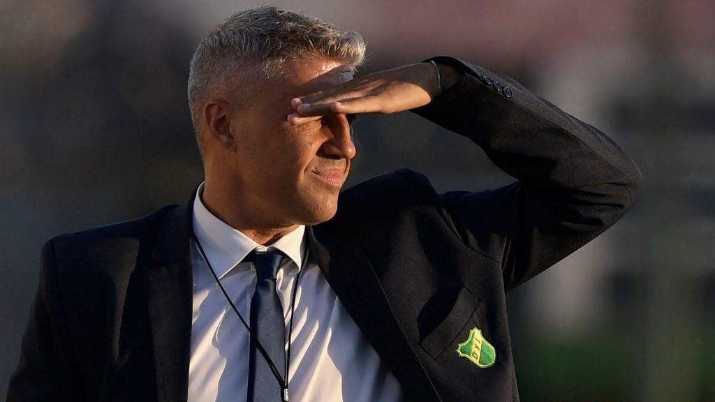 Argentina's Defensa y Justicia coach Hernan Crespo gestures during the Copa Sudamericana quarterfinal football match against Brazil's Bahia, at the Norberto Tito Tomaghello stadium in Buenos Aires, on December 16, 2020. (Photo by Juan Mabromata / POOL / AFP) (Photo by JUAN MABROMATA/POOL/AFP via Getty Images)