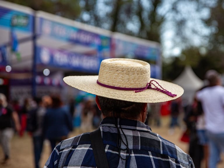 “Con licencia médica pa’ tomar”: revisa los nombres más divertidos de las fondas para estas Fiestas Patrias 2025