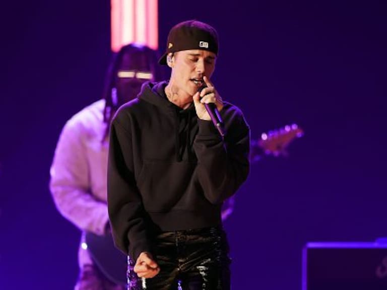 LAS VEGAS, NEVADA - APRIL 03: Justin Bieber performs onstage during the 64th Annual GRAMMY Awards at MGM Grand Garden Arena on April 03, 2022 in Las Vegas, Nevada. (Photo by Rich Fury/Getty Images for The Recording Academy)
