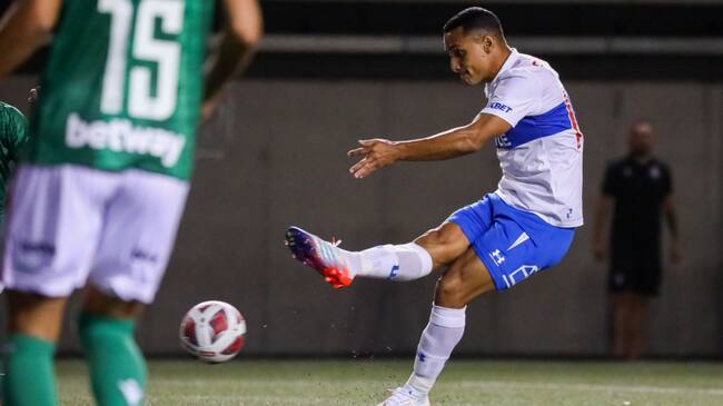 Brayan Rovira evalúa sus primeros partidos en la UC: "No hay mucha diferencia entre el fútbol chileno y el colombiano"